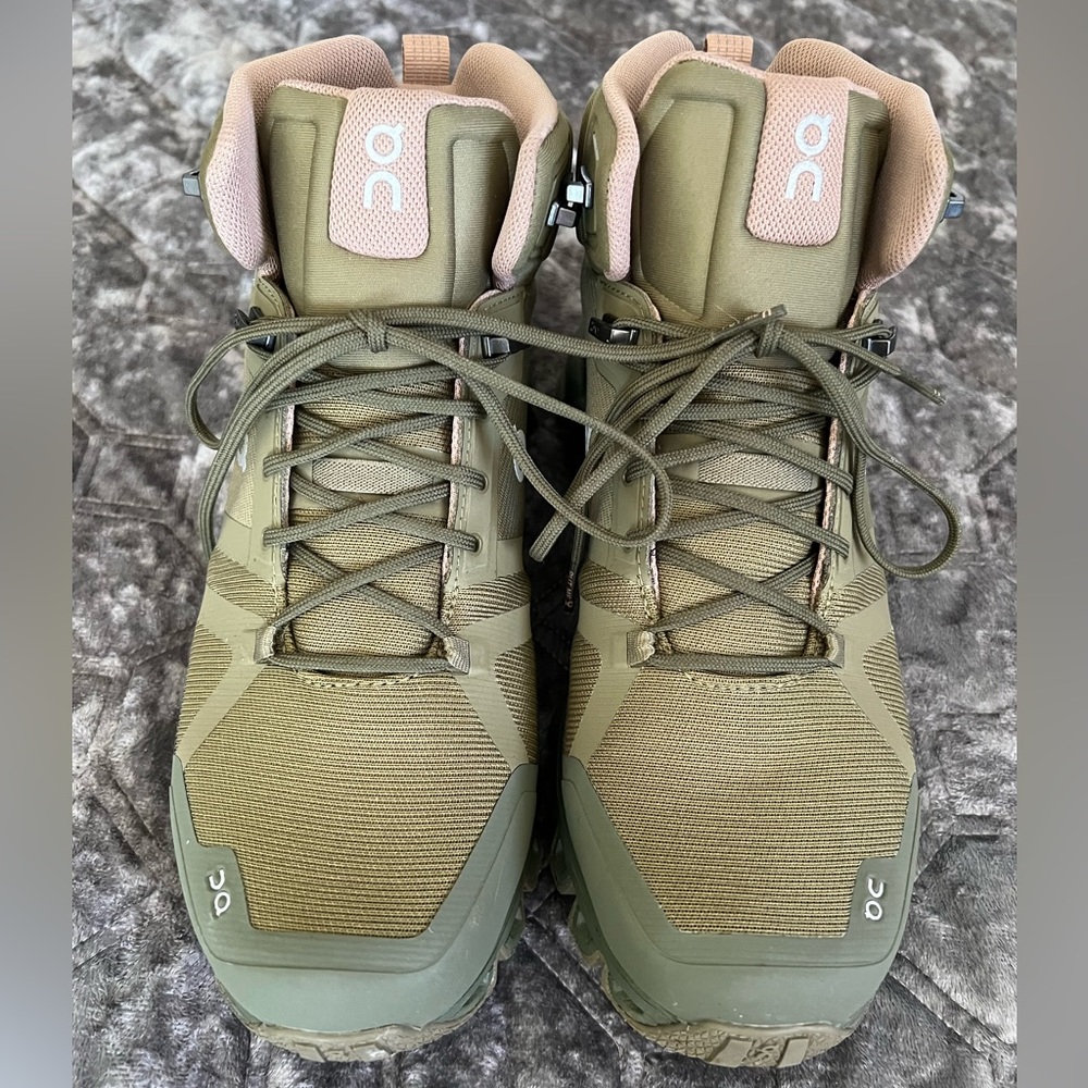 ON CLOUD CLOUDROCK HIKING BOOTS 9 green olive pink WATERPROOF!